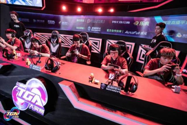 闪电般的突 闪电般的突